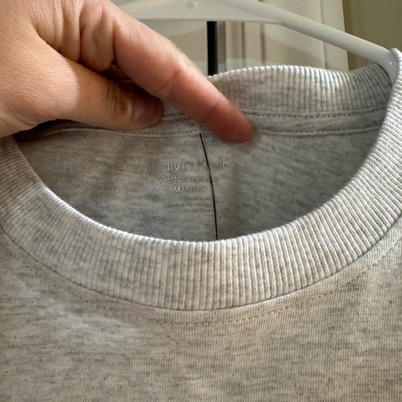 Calvin Klein Cropped T-Shirt - Picture 3 of 5